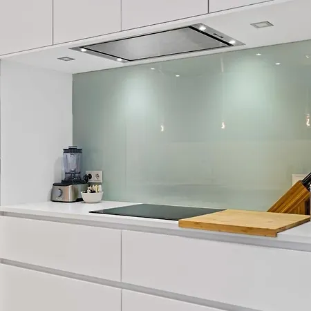 Lux Escape 2br With Balcony & Workspace *