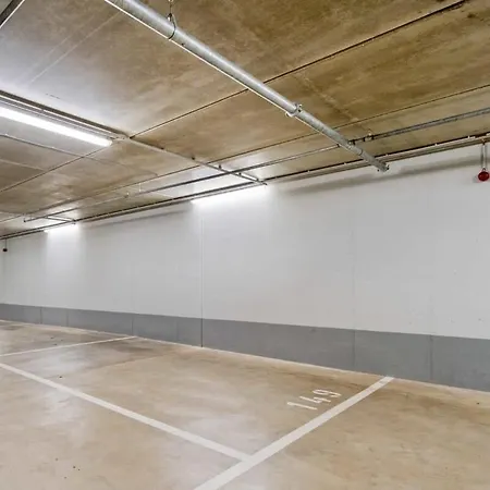 Apartmán Lux Escape 2br With Balcony & Workspace *