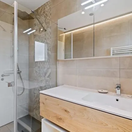 Lux Escape 2br With Balcony & Workspace Apartmán *