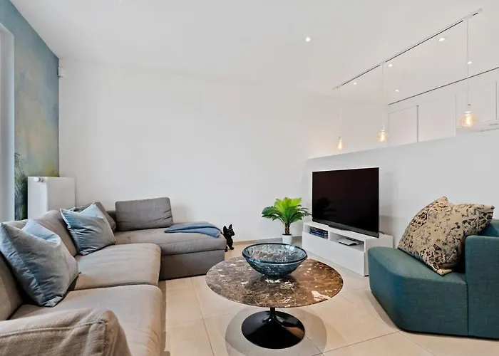 Lägenhet Lux Escape 2br With Balcony & Workspace