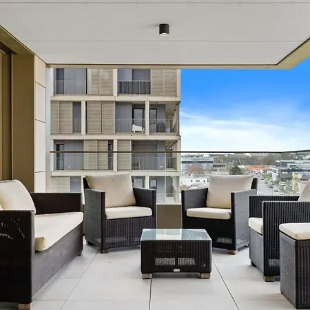 Lux City Escape 2br Apt With Balcony & Workspace *
