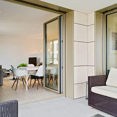 Lux City Escape 2br Apt With Balcony & Workspace Apartment