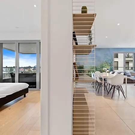 Lux City Escape 2br Apt With Balcony & Workspace Apartment *