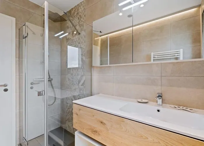 Lux Escape 2br With Balcony & Workspace Appartement *