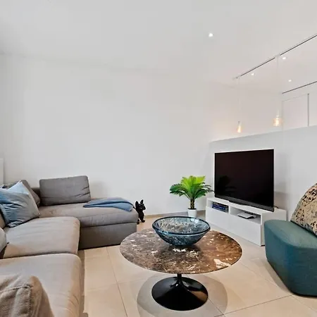 Lägenhet Lux Escape 2br With Balcony & Workspace